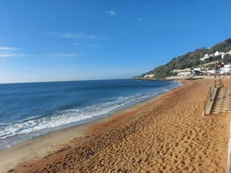 Beautiful modern 3 bedroom penthouse, a stone's throw from the beach.