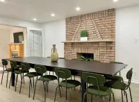 Vibrant City Retreat Hotels in Thornhill
