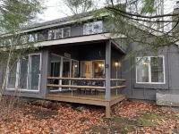 Cozy ski retreat on Jack Frost Mountain- Hotels near The Poconos Farm Market