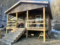 SMUGGLERS RUN: Cozy Cabin, quick & easy access to Hatfield-McCoy trail heads.