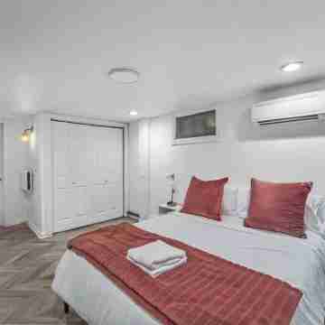 Luxe 10 guest Cottage Ski/Golf/Fire Pit/Lakes/Hike Rooms