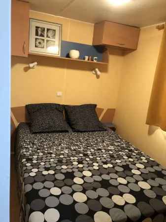 Charming Mobile Home in a 4-star campsite only 200 metres from the beach Отели рядом с Аэропорт Йер