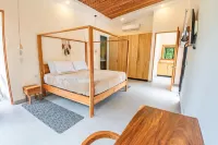 Villa Guacamaya Roja - Luxury 4 Bed & Pool in Playa Grande, Walk to Beach & Surf