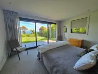 Luxury retreat for two beside the great lake Hotels in Acacia Bay