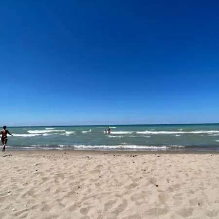 Sandalwood Cottage | Hot Tub | Walk to Beach | Firepit | Grand Bend & the Pinery