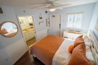 Waterside #28 1 Bedroom, FREE Parking, Beaches, WIFI, Family Friendly, Top Floor