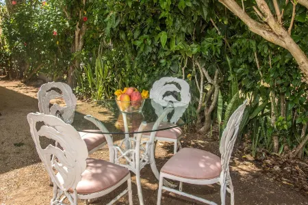 Family time, 5 minute walk from main walkway to restaurants and beach!