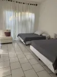 Amplia Villa, ideal para relajarse, caminar por  jardines y disfrutar del mar.