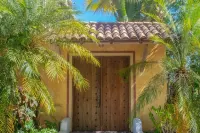 Beautiful Tropical House with Ocean VIEWS!