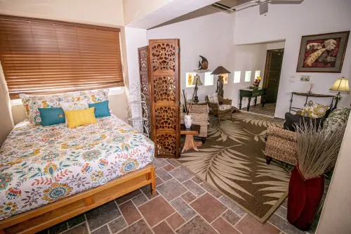 Private Resort with Amazing Pool and Gardens