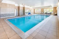 Holiday Inn Express & Suites DENVER NORTH - THORNTON by IHG - Swimmingpools