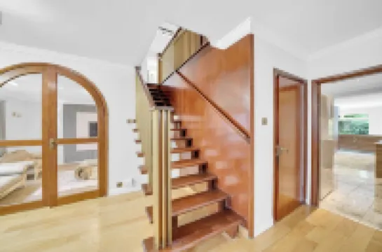 Luxurious 5 BED | 10 mins from Wembley | 4 Bath | Gym | Jacuzzi