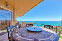Luxurious 2-Story Oceanview Penthouse w/PVT Hot Tub/Theater Room120” 4K screen