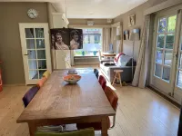 Ruim Hoekhuis om tot Rust te Komen in een Natuurrijke Omgeving