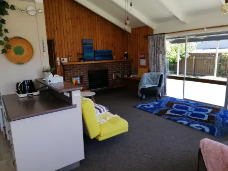 Well equipped, thoughtfully prepared and walking distance to town. Отели рядом с достопримечательностью «Петибридж Роуз Гарден»