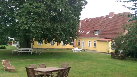 Appartment in manour house with park. Lake nearby. Enjoy Naturepark. Отели в г. Уккермарк