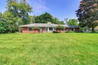 Home ~ 17 Mi to Detroit w/ Patio & Grill! - 3-Star