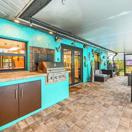 4 Mi to Beach Pet-Friendly Home in Naples!