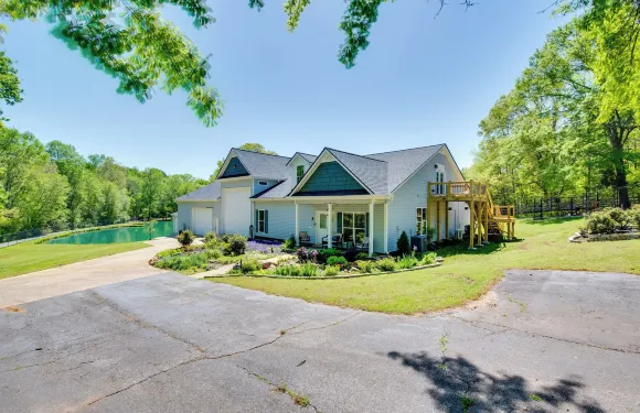 共享遊戲室和湖泊通道：希拉姆公寓