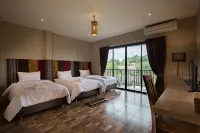 Thanburi Resort Hotels in Amphoe Chom Thong
