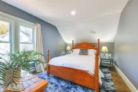 18 Mi to Skiing: Colorful Home in Springfield! - Wifi