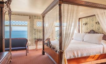 Martine Inn
