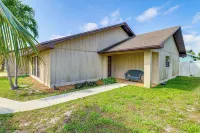 1 Mi to Dtwn Stuart: Bright Home w/ Pool & Spa! - Kitchens