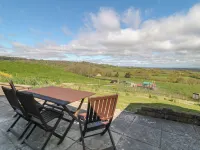 Broadlands Bungalow Hotels in Chard