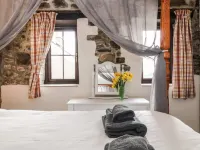 Honey Bee Cottage
