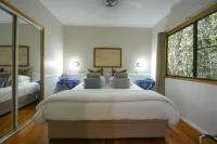 火山口湖泊雨林小屋酒店