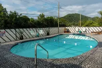 Townsend River Breeze Inn - Pools