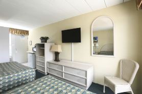 Riviera Resort & Suites