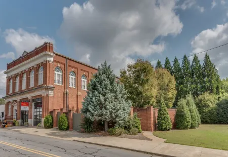 The Firehouse Inn Отели в г. Логан Стор