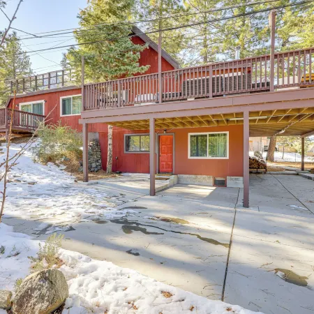Wraparound Deck & Grill: Wrightwood Cabin Near PCT
