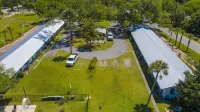 King's Bay Lodge - parking