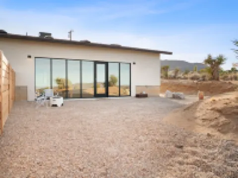 後屋 - 觀景，黑暗的天空和火坑！1卧室的家由RedAwning 約書亞樹村酒店