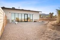 Back Haus - Views, Dark Skies and Fire Pit! 1 Bedroom Home by RedAwning Hotels in Joshua Tree