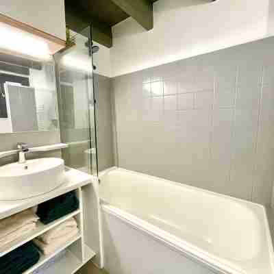 Appartement Dans Résidence Proche Plage de Royan 4 Couchages Rooms