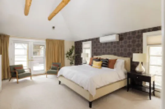 Sleeps 16+Hottub+Sauna+Pet Friendly+7 Min to Skiing Hotels in Waterville Valley