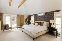 Sleeps 16+Hottub+Sauna+Pet Friendly+7 Min to Skiing