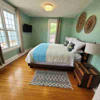 Canalside Restaurant & Inn Rooms