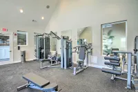 Spacious House: Pool Access Nearby & 4 Mi to Beach - 3-Star