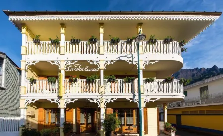 Tsilaosa Hôtel Отели рядом с достопримечательностью «Питон-де-Неж»