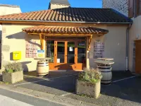 L'Auberge de la Source Hôtels à : Saint-Marcel-d'Urfé