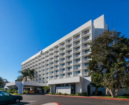 Motel 6 Los Angeles, CA - Los Angeles - LAX Отели рядом с достопримечательностью «Ла Брея Тар Питс & Музеум»