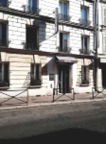 Hôtel Résidence Champerret Hotels near LVMH Fragrance Brands