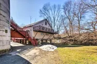 Creek Access & Deck: Runningwater Lancaster Gem - parking