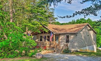 Charming Getaway w/ Lake Cumberland Views!