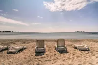Beachfront Connecticut Retreat w/ Views! - ติดทะเล