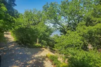 Walk to Tuttle Creek Lake: Secluded Scenic Retreat - parking